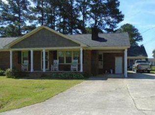 412 Woodcrest Dr, Lucama, NC 27851
