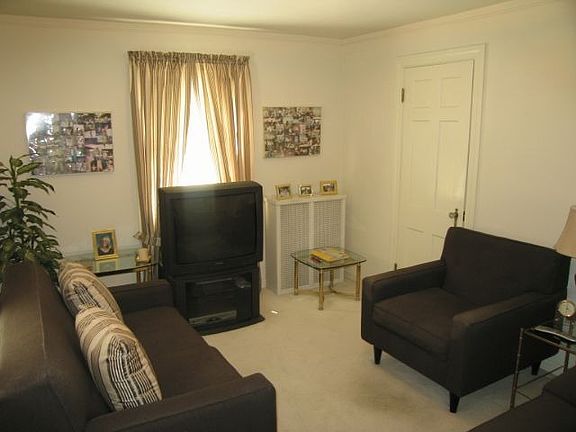 5th image of 21443 Hillsdale Ave