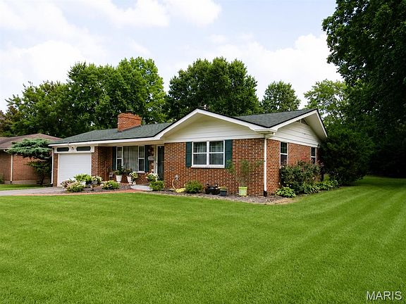 2nd image of 414 Brittany Ln