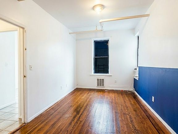 4th image of 30-59 Steinway St #3C