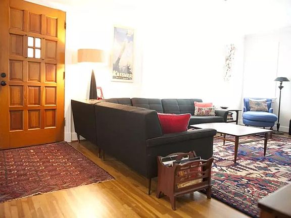 Living room/entrance