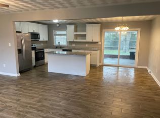 14 Woodbridge Dr, Hampton, VA 23666