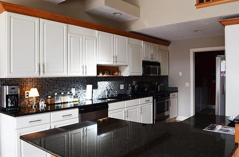 105 Fox Pointe Dr — Photo 6