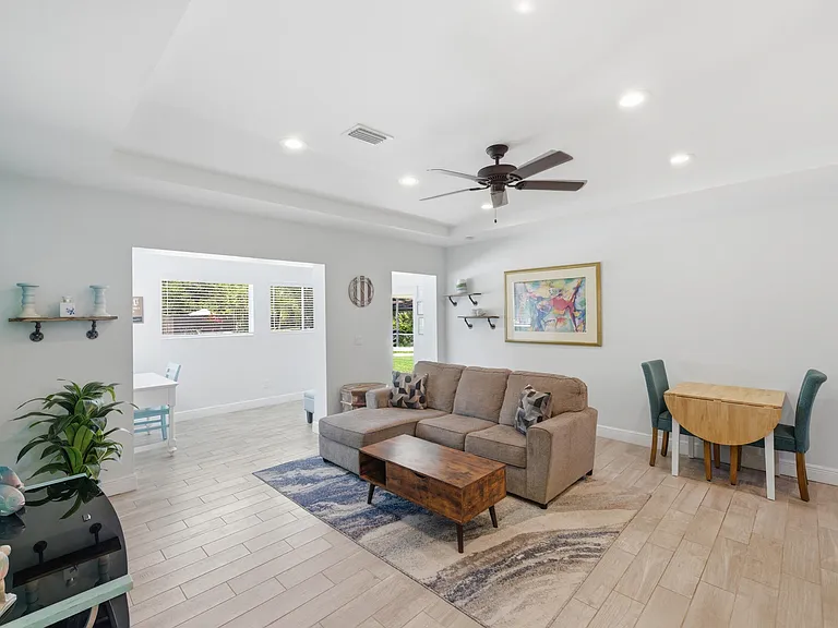937 SW 17th St — Photo 5