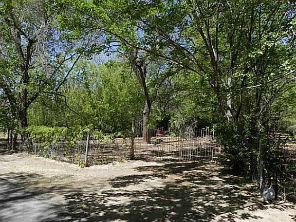 5th image of 611 Meadowlark Dr