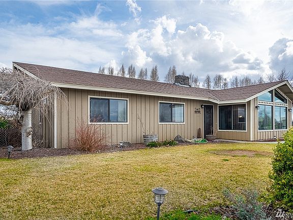 3rd image of 3095 Arrow Pl NE