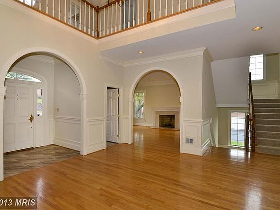 3rd image of 1111 Robindale Dr