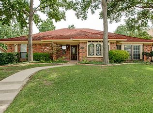 405 Quail Crest Dr, Bedford, TX 76021
