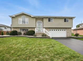 832 Robin Ct, Dyer, IN 46311