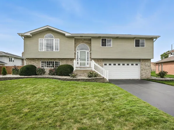 832 Robin Ct, Dyer, IN 46311