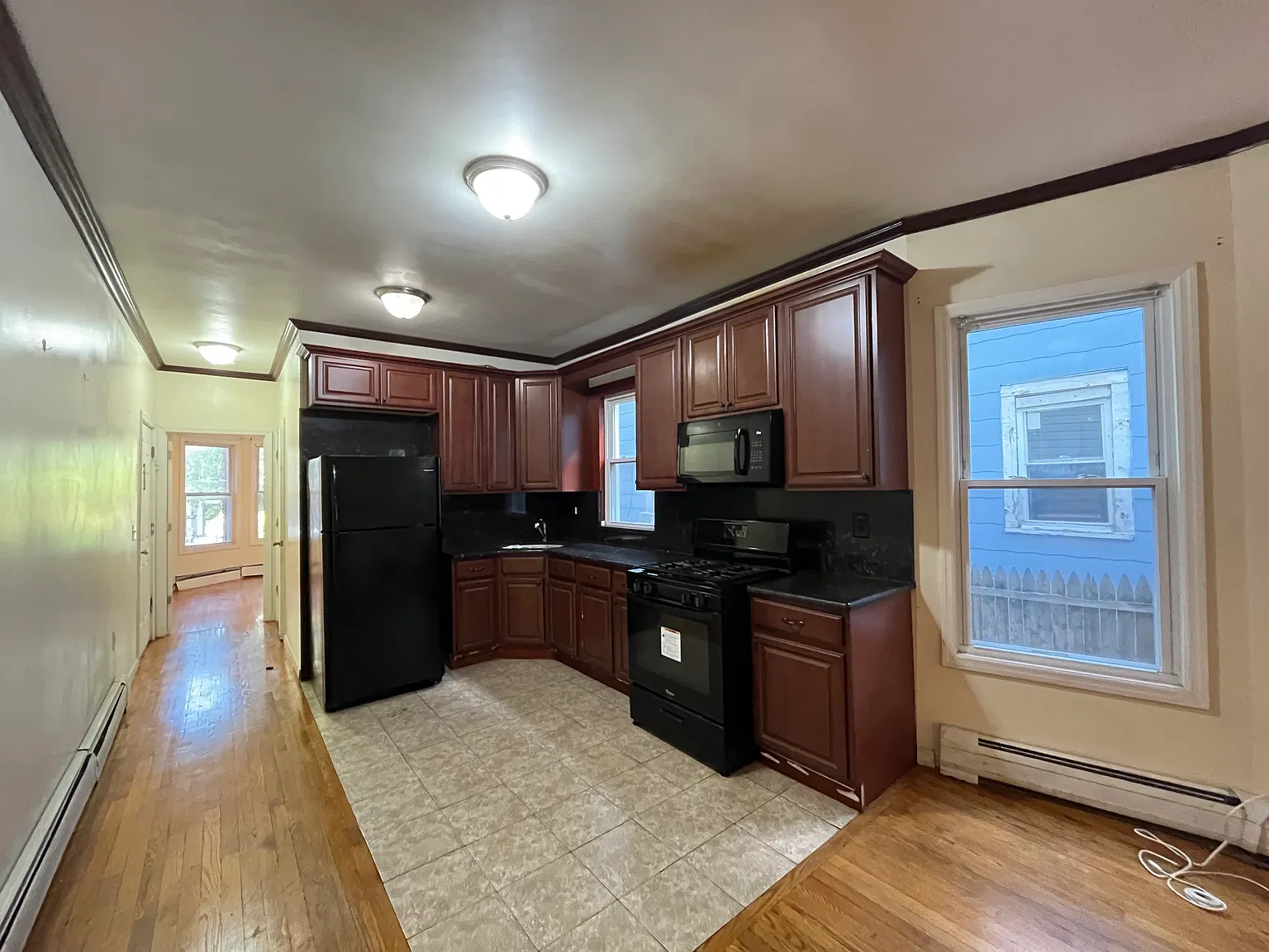 262 Bergen Ave — Photo 2