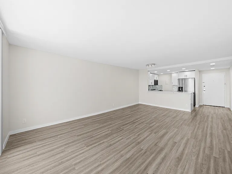 16740 NE 9th Ave #405 — Photo 2