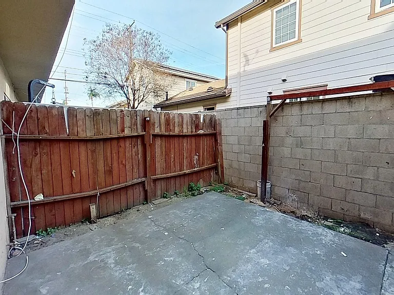 443 W Valencia Dr — Photo 21
