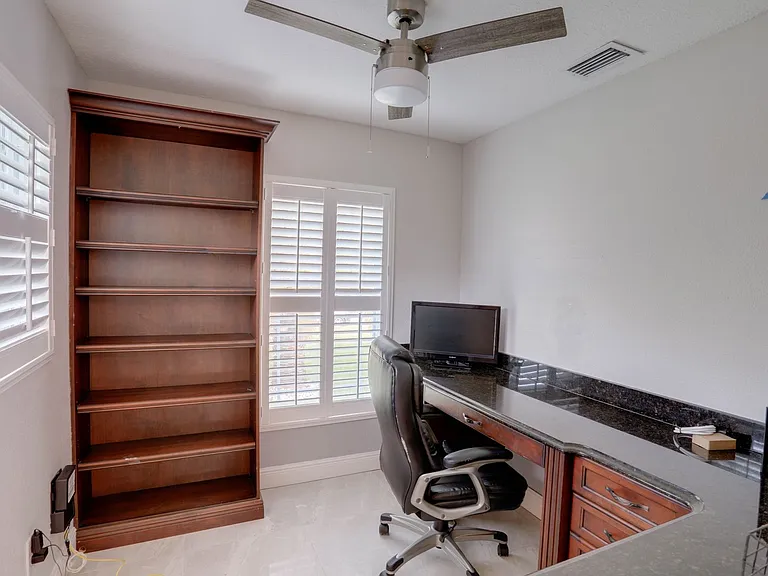 633 Spring Oaks Blvd — Photo 16