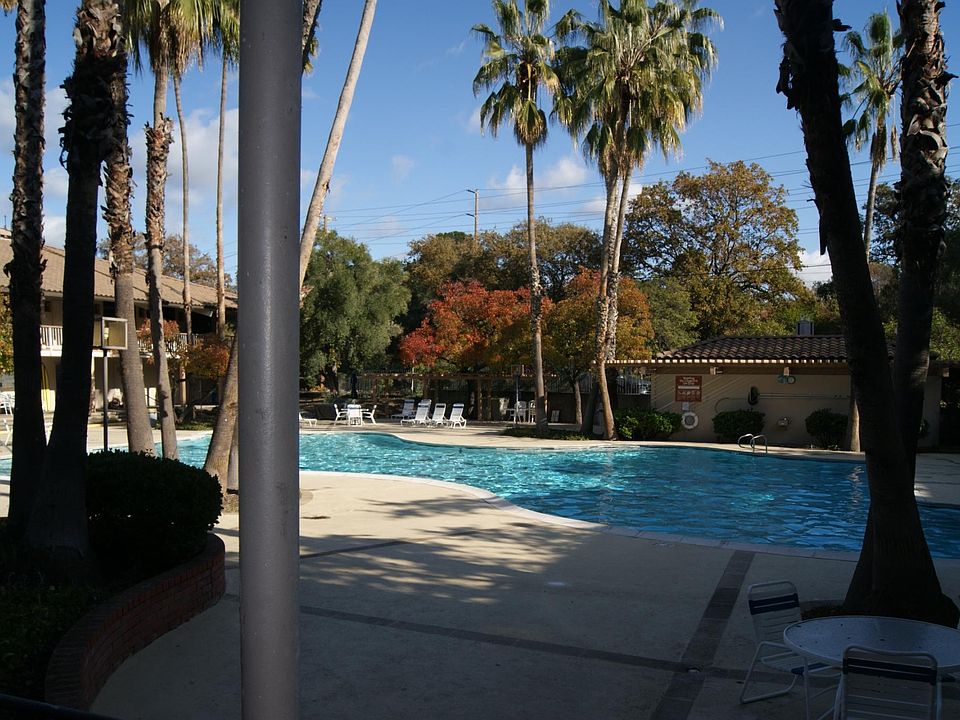 1st image of 490 N Civic Dr APT 324
