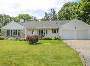 102 Pocahontas Dr, Warwick, RI 02888