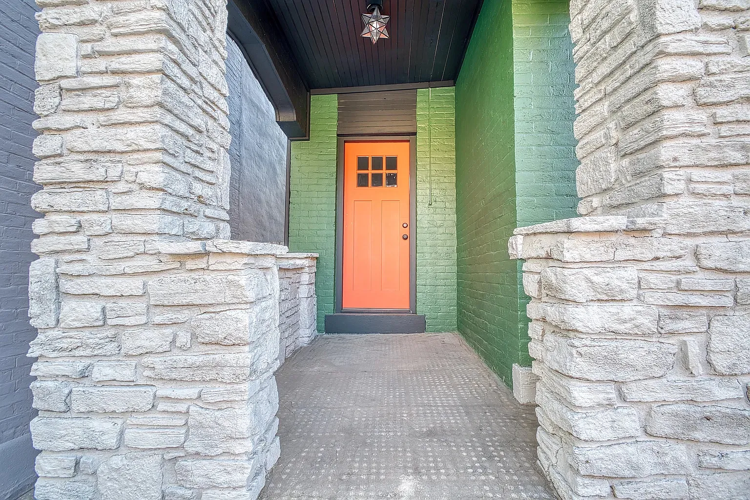 2 bed, 1600 sqft, $2,240 — Photo 3