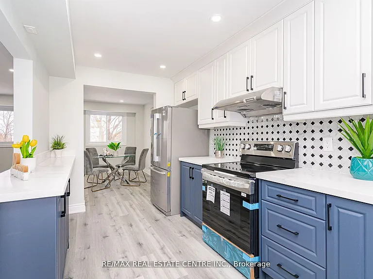 35 Feltre Ave — Photo 4