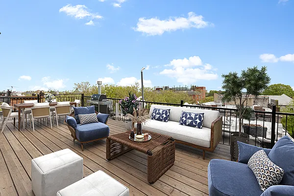Sold by Compass | media 22