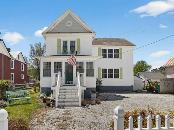 6390 Church St, Chincoteague, VA 23336