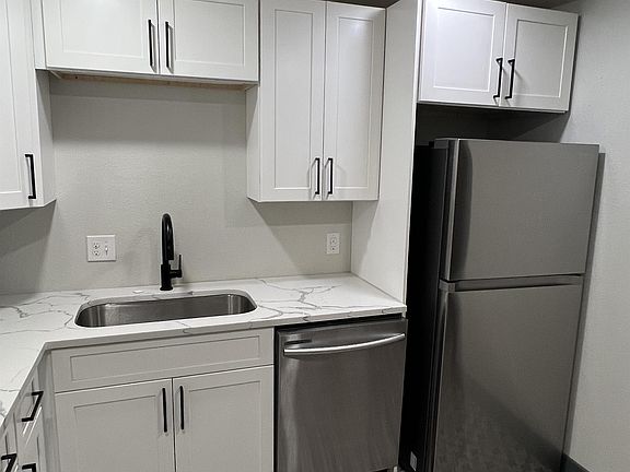 5th image of 630 E 16th Ave #3
