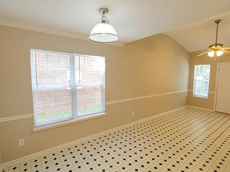 7624 Pleasantville Way — Photo 15