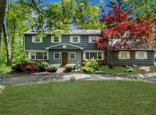 567 Split Rock Rd, Syosset, NY 11791