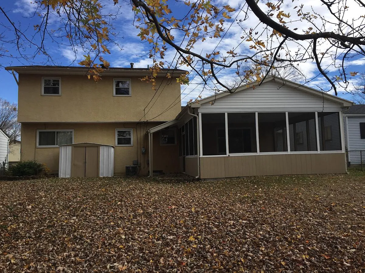 4 bed, 1.5 bath, 1686 sqft, $2,100 — Photo 2