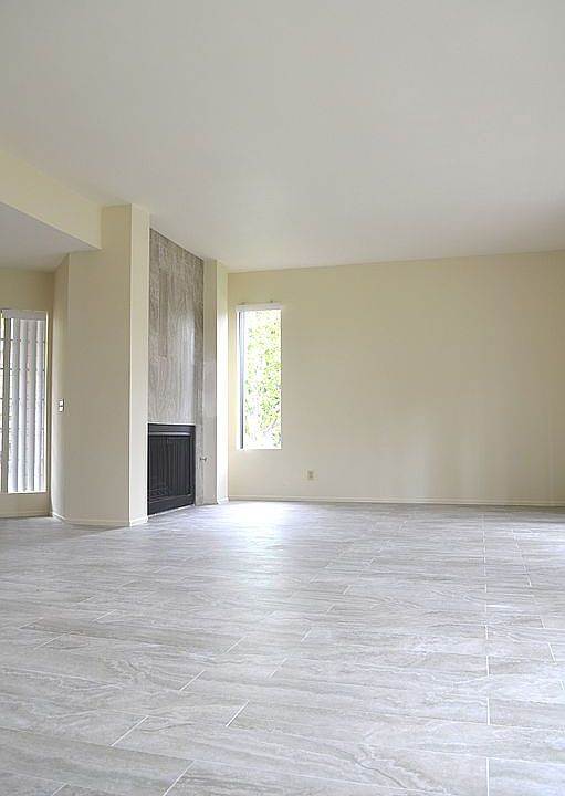 Living room with Fireplace