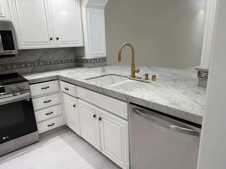 2253 Martin #108 — Photo 11