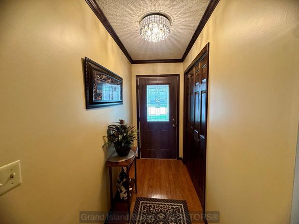 529 Ivy Hall Ct, Grand Island, NE 68801