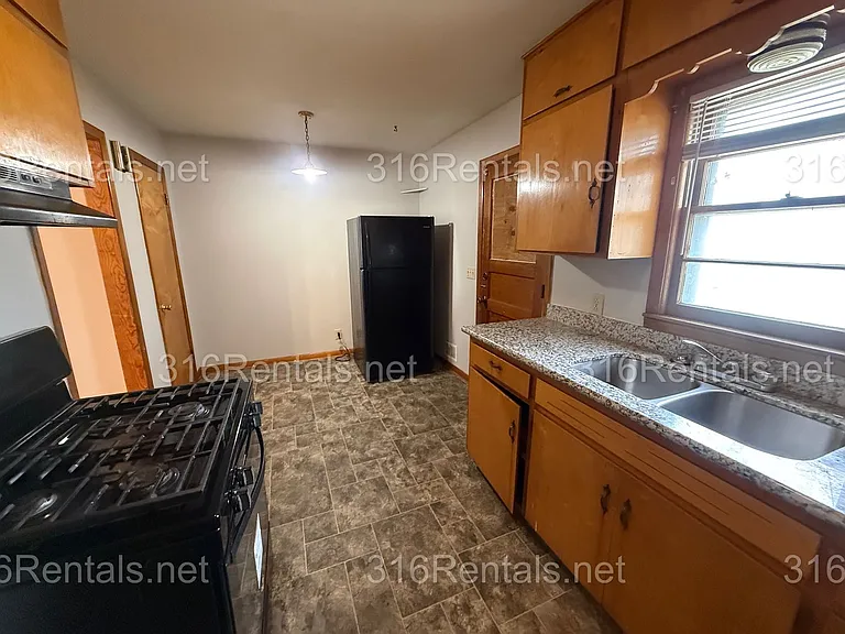 1718-1720 S Mosley Ave — Photo 7