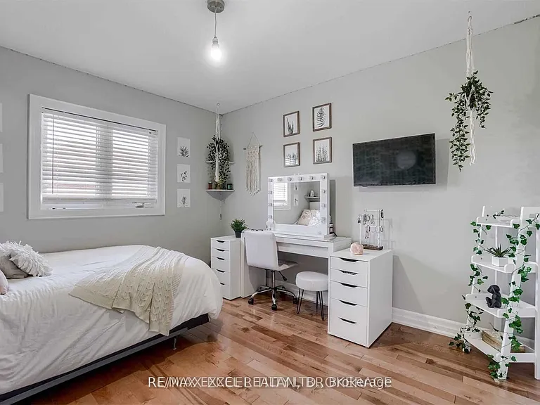 10 Pondmede Cres — Photo 12