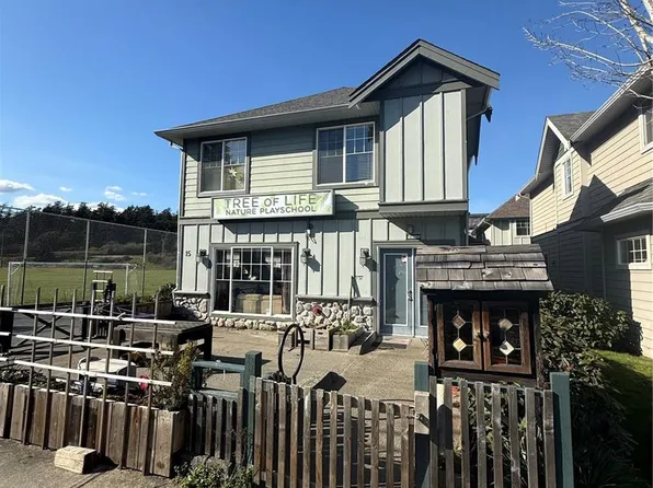 1182 Colville Rd #15, Esquimalt, BC V9A 4P7