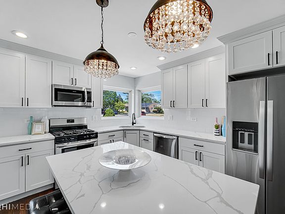 3rd image of 8632 N Olcott Ave