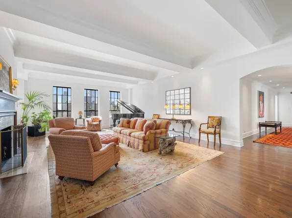 350 West 57th Street image 2 of 22