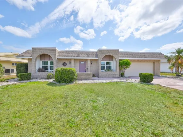 1529 Allegheny Dr, Sun City Center, FL 33573