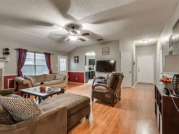 5th image of 845 Meadowlark Dr