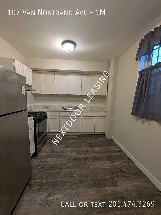 107 Van Nostrand Ave — Photo 4