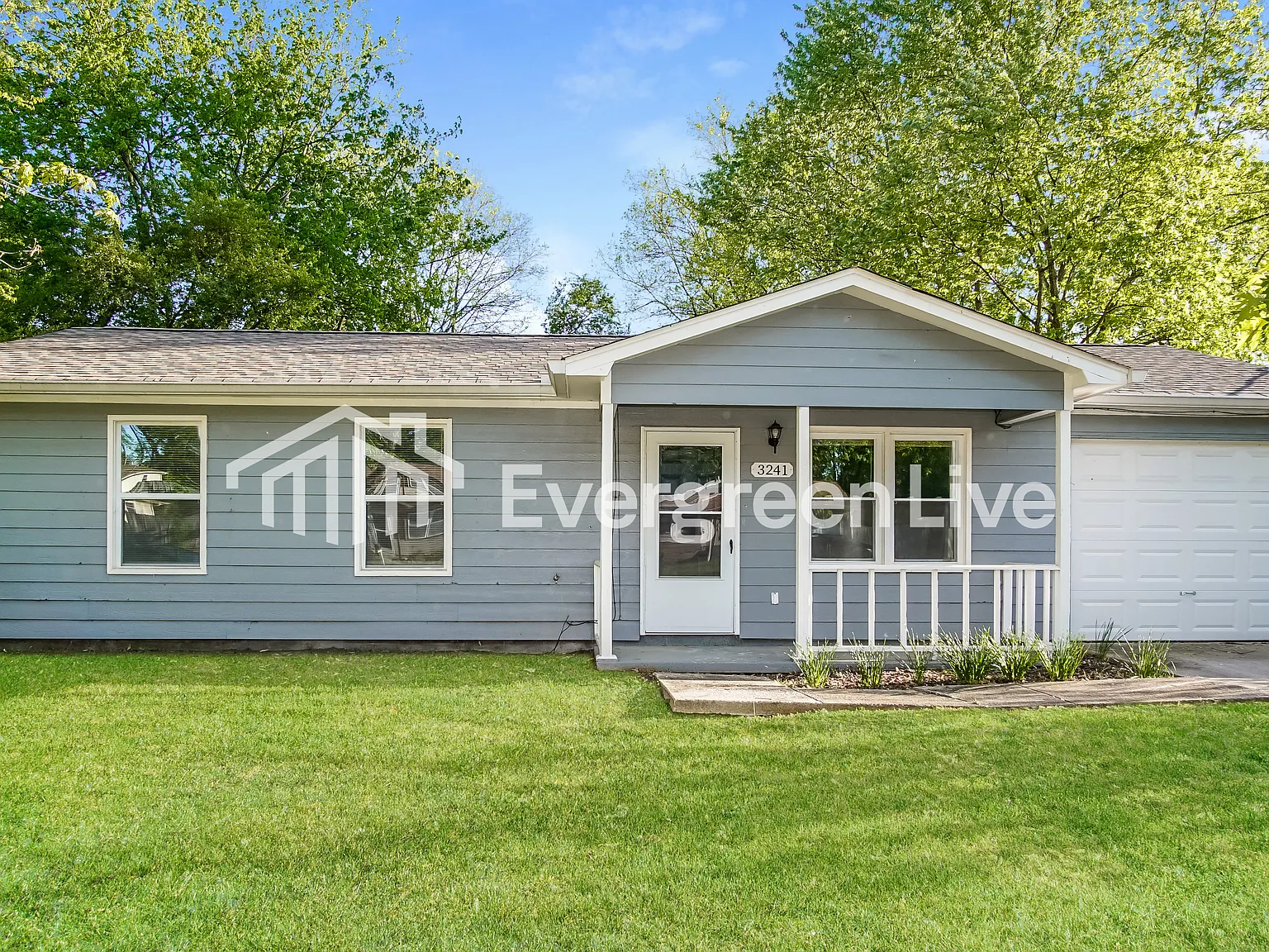 3 bed, 1.5 bath, 1031 sqft, $1,195 — Photo 1