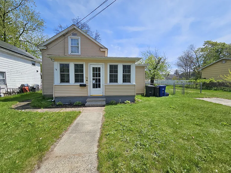 18 Maple St #18 — Photo 11