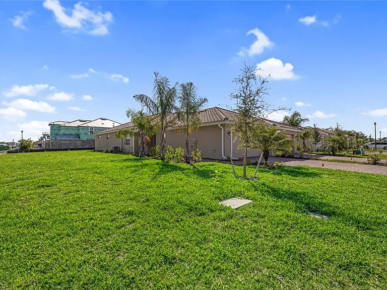 2672 Vine Ave — Photo 4