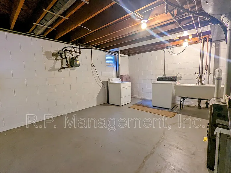 2111 Irving Ave S — Photo 15
