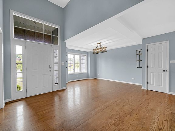 4th image of 310 Cornwall Cir