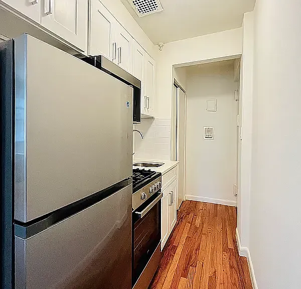 1321 3rd Ave #2A — Photo 7
