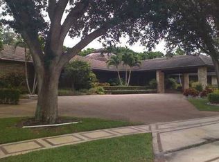 19700 Oakbrook Cir, Boca Raton, FL 33434