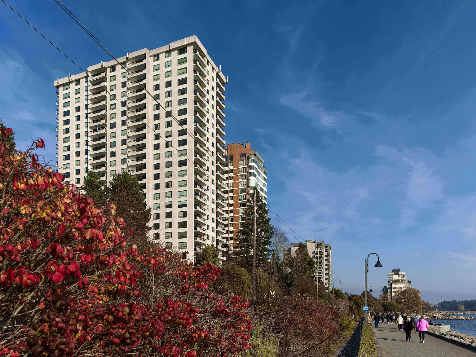 Shorewood Manor - West Vancouver — Photo 2