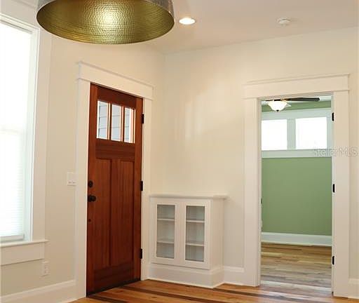 2nd image of 2913 N Shoreview Pl