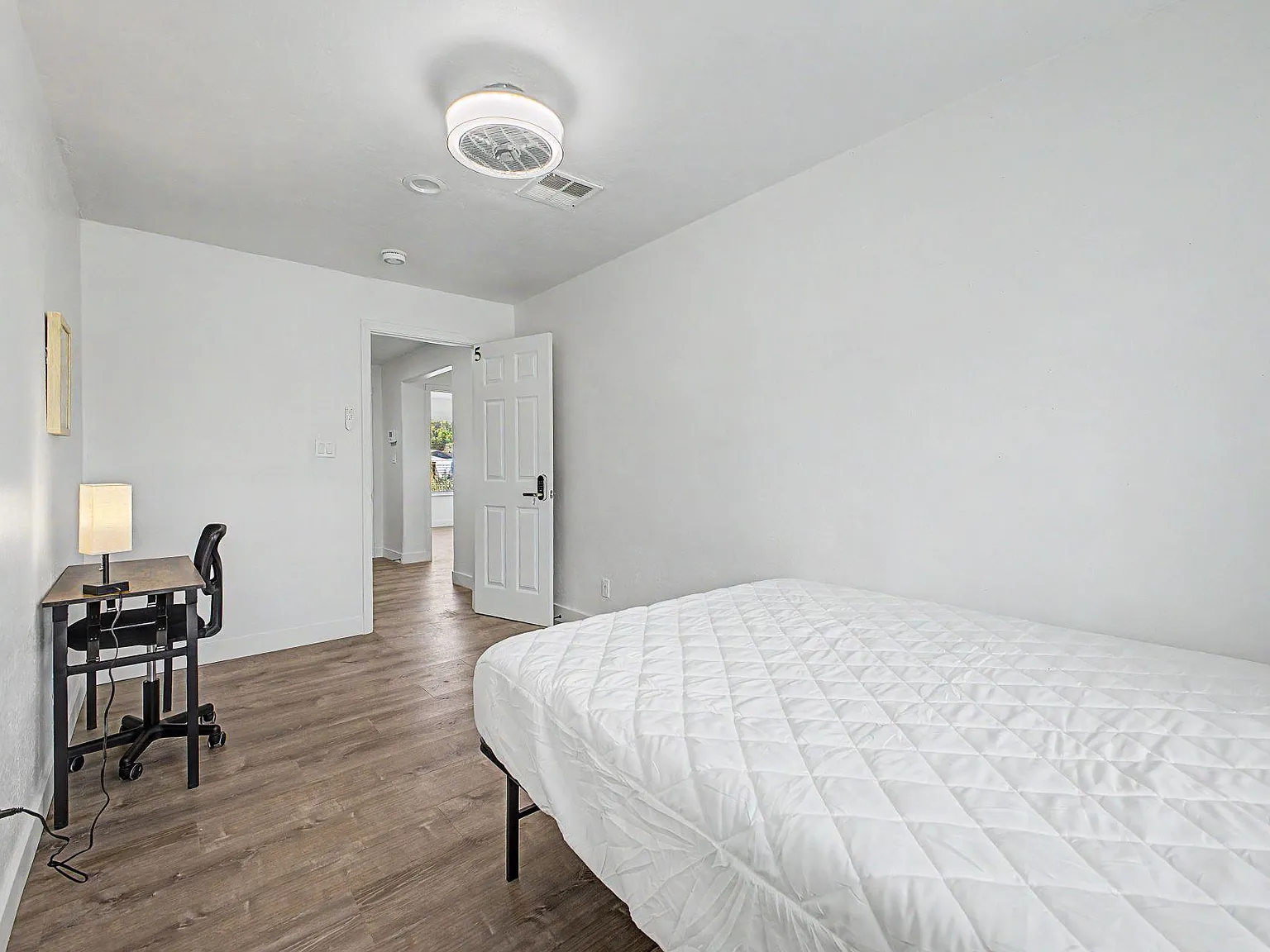 4 bed, 4.0 bath, 2600 sqft, $927 — Photo 3