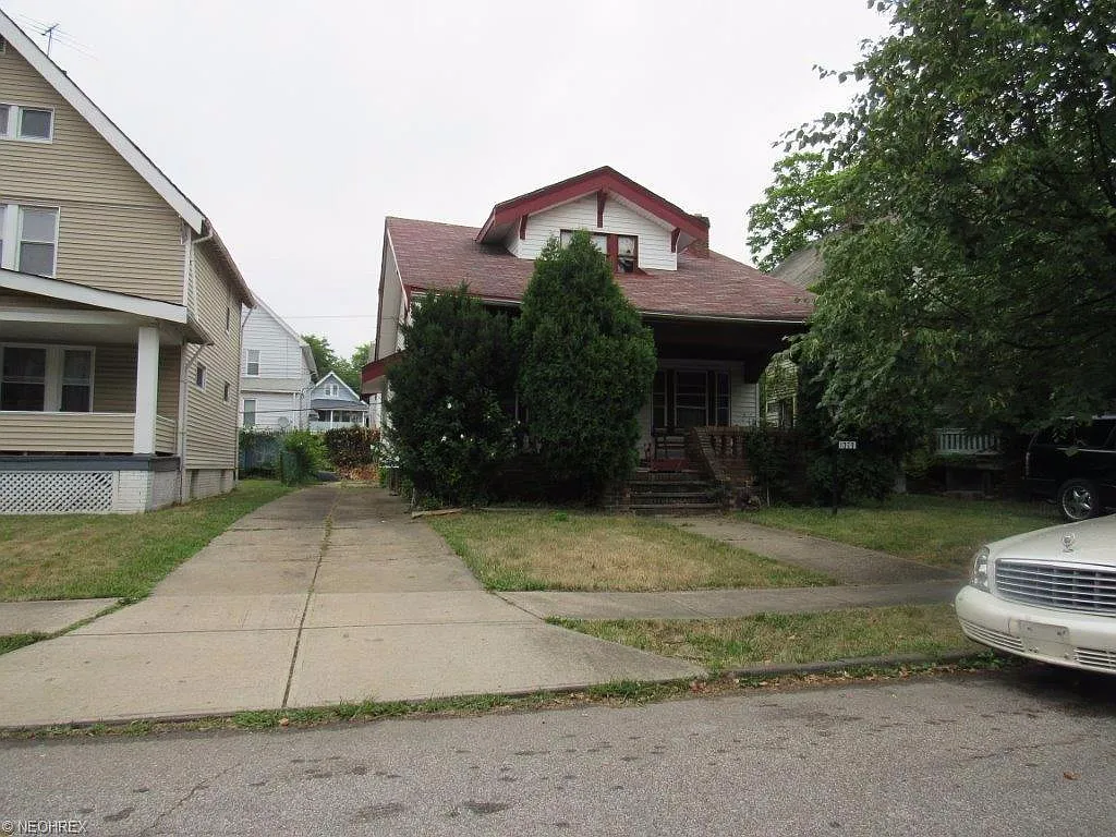 1059 E 145th St photo 1